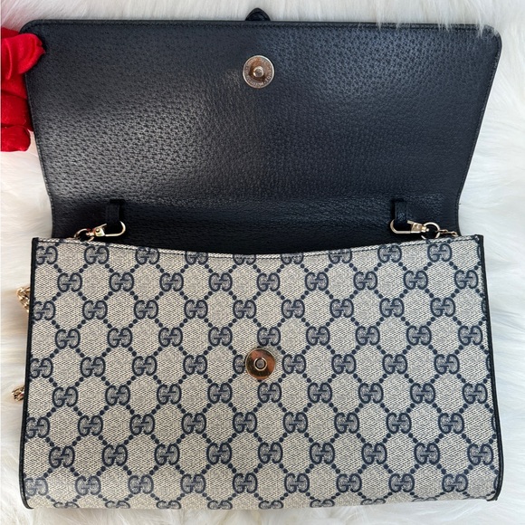 Gucci Vintage Monogram Crossbody - Picture 9 of 13